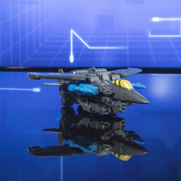 Transformers EarthSpark Warrior Skywarp Image  (70 of 74)